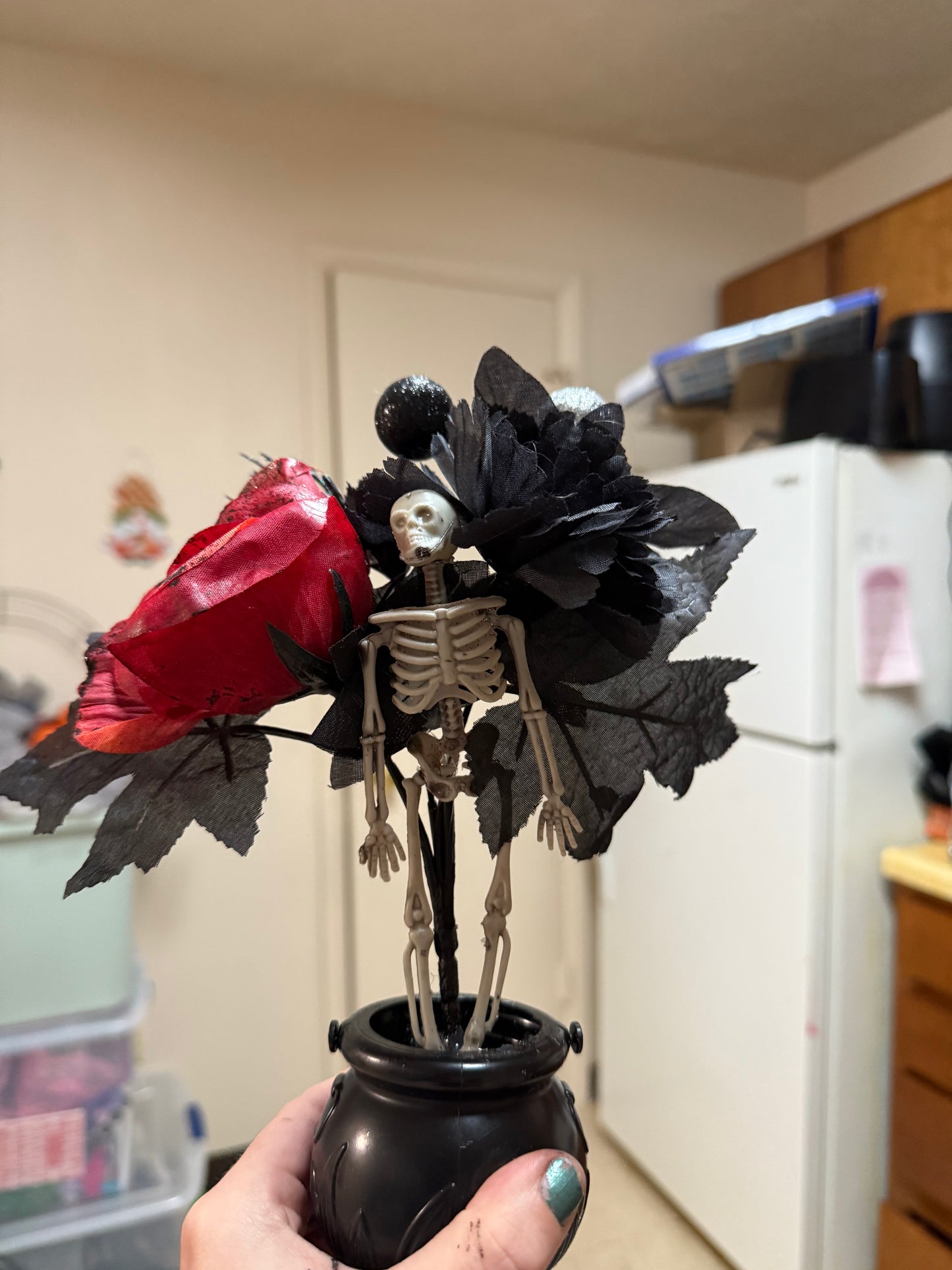Skeleton & roses 🥀